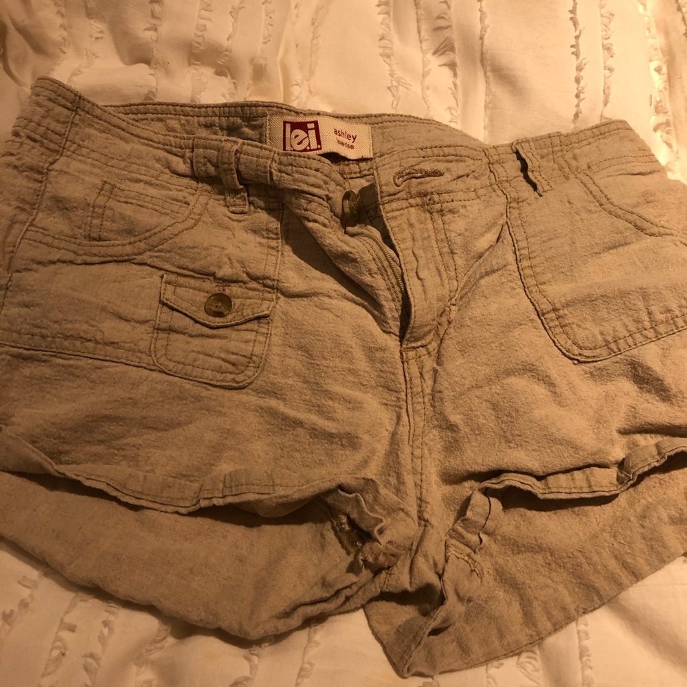 Woman’s khaki shorts